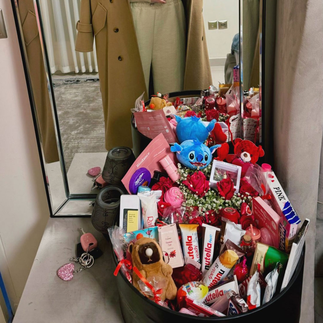 باکس ولنتاینی شکلات عروسک گل