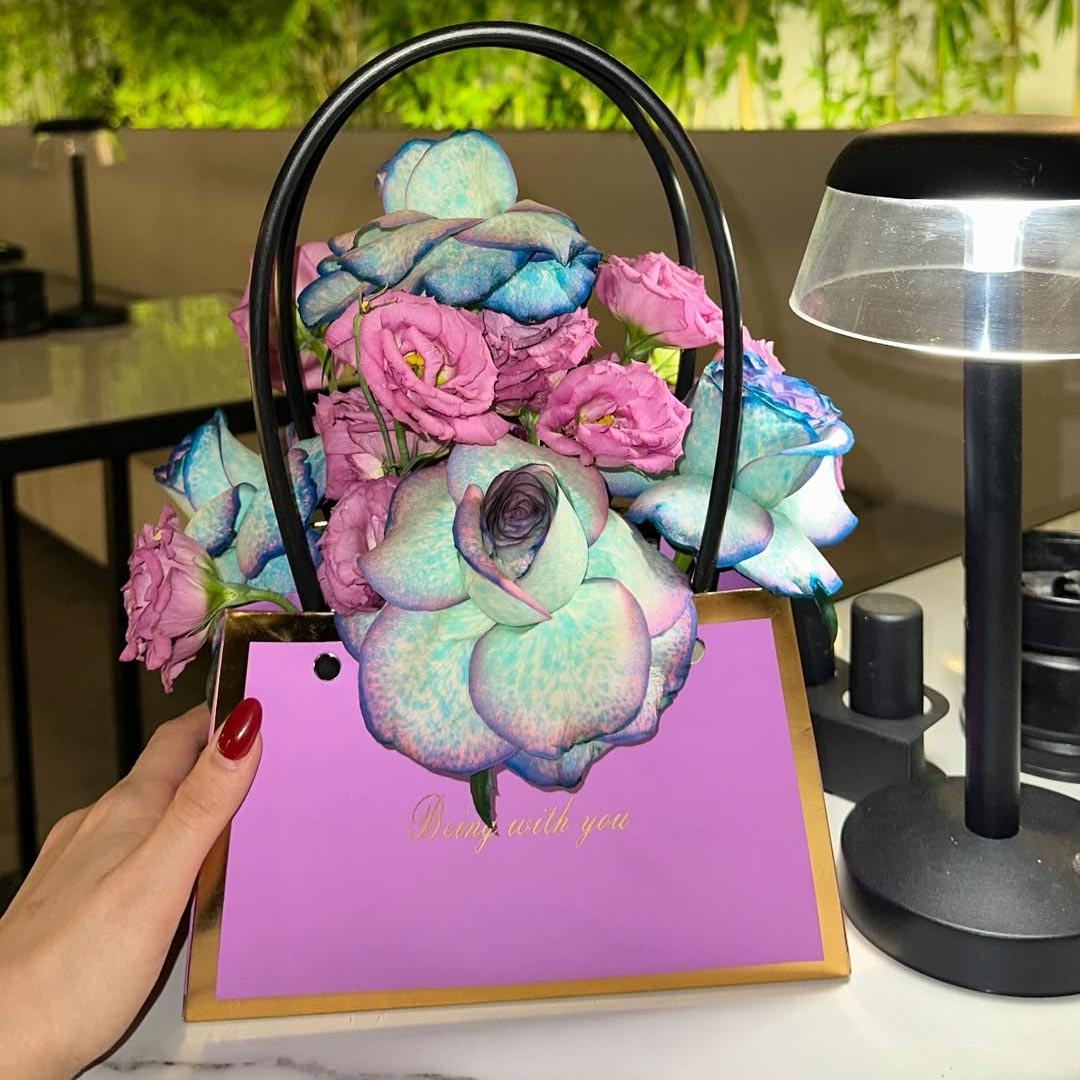 باکس گل رز Flowers change my mood