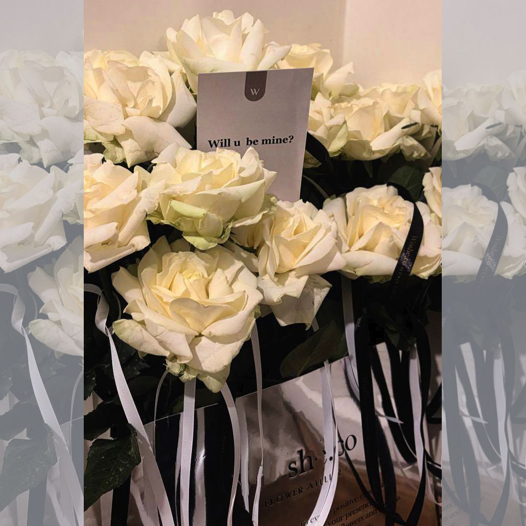 باکس گل رز سفید will u be mine