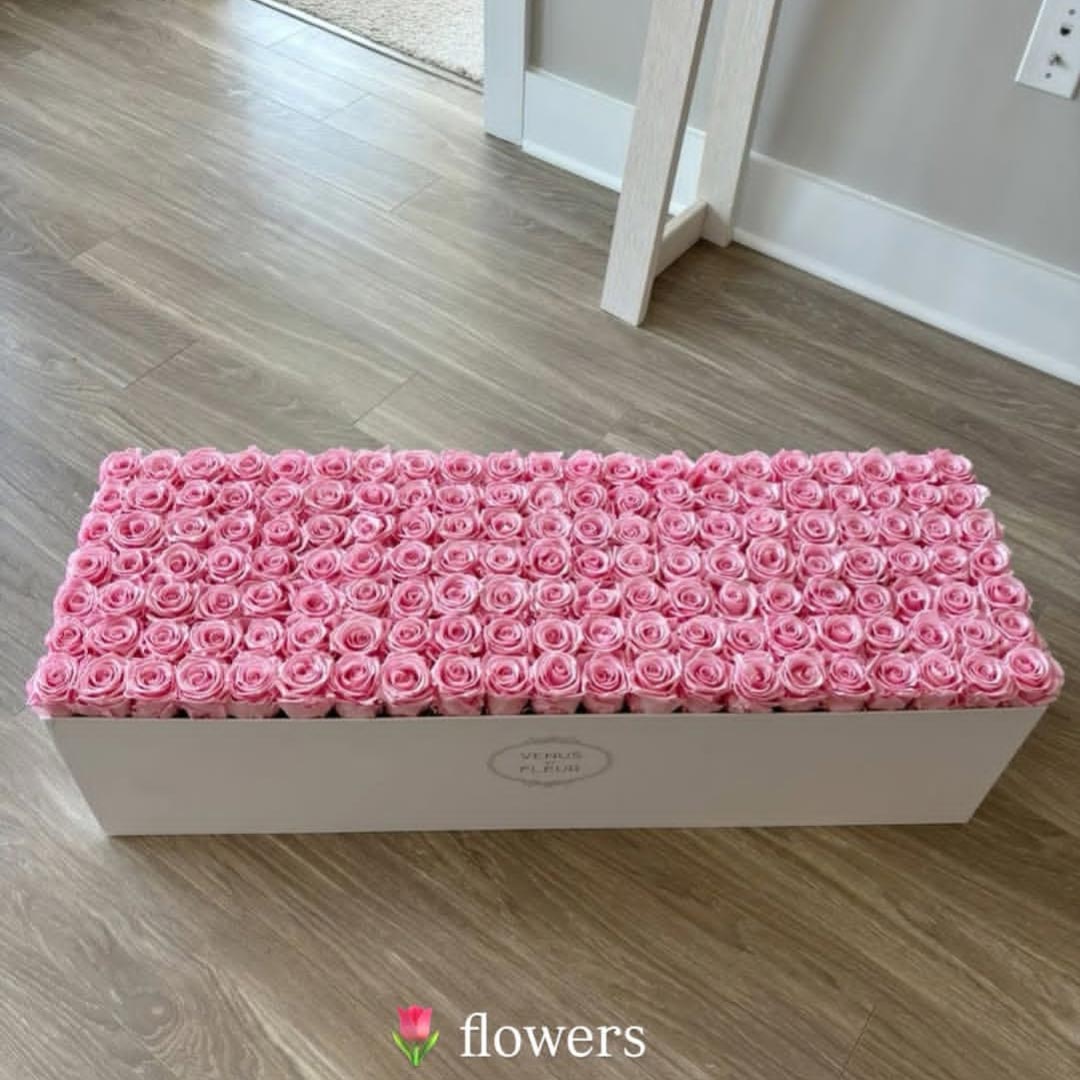 باکس گل رز صورتی 147 شاخه با جعبه کرم رنگ