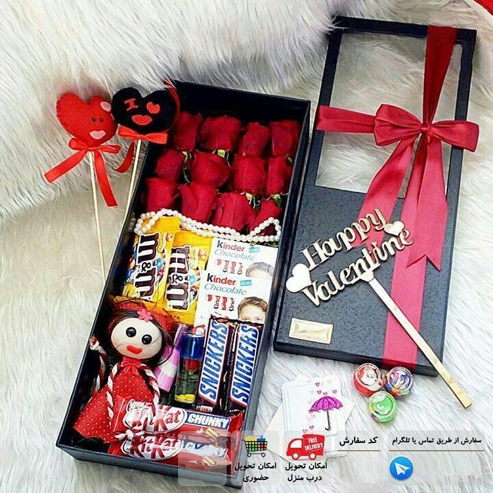باکس گل رز قرمز با شکلات و عروسک قلبی و شمع