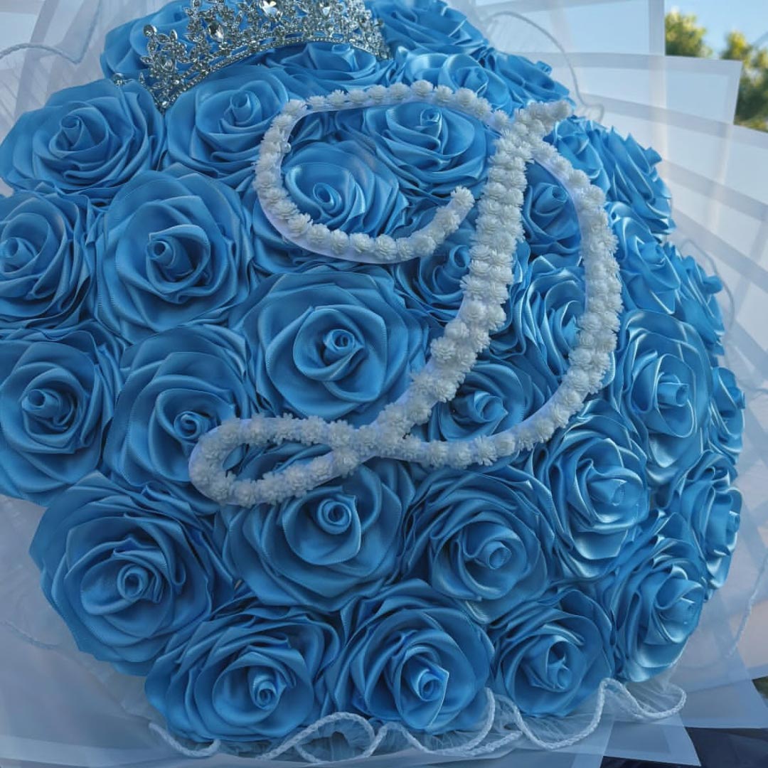 دسته گل رز آبی با حرف D