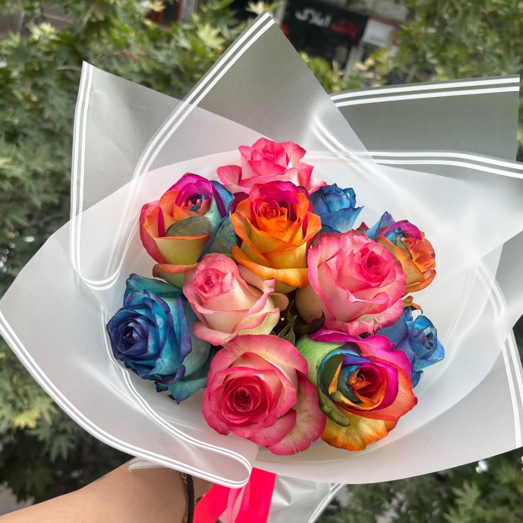 دسته گل رز رنگارنگ 11 شاخه با کاغذ سفید