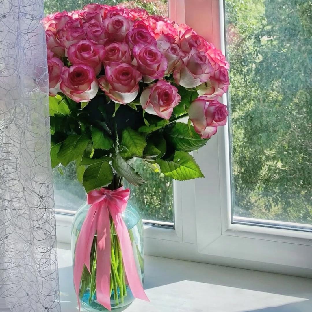 دسته گل رز لب ماتیکی صورتی 40 شاخه با روبان پینک